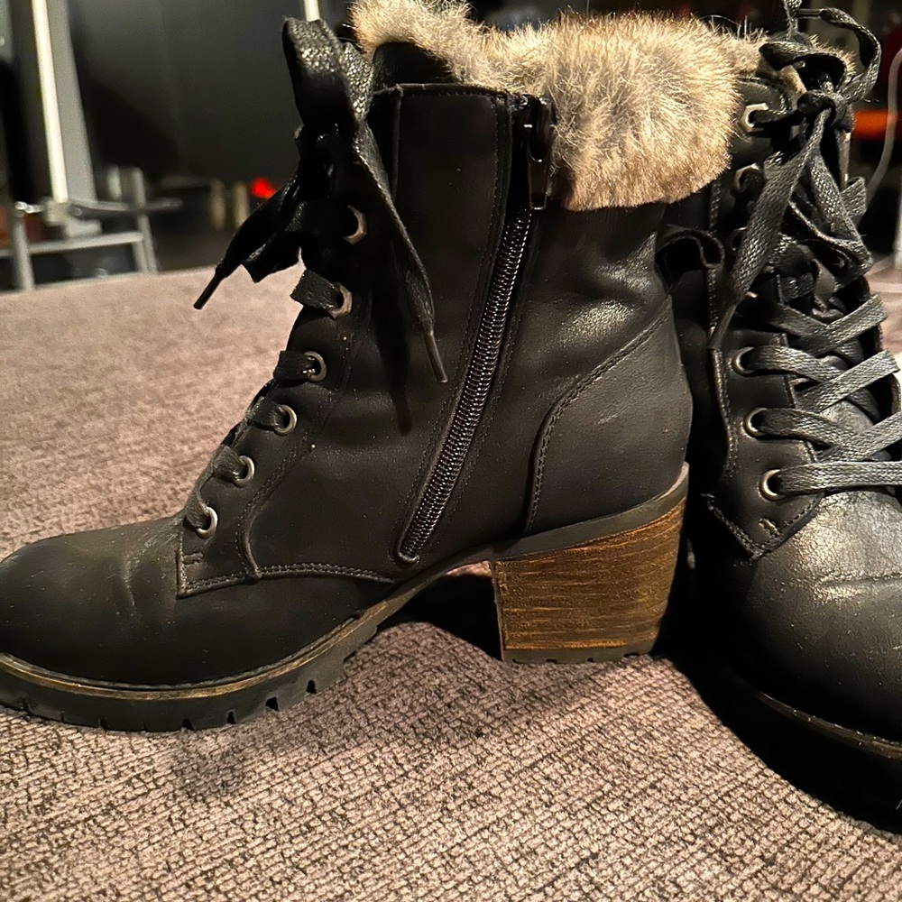 Boots, booties with fur, black